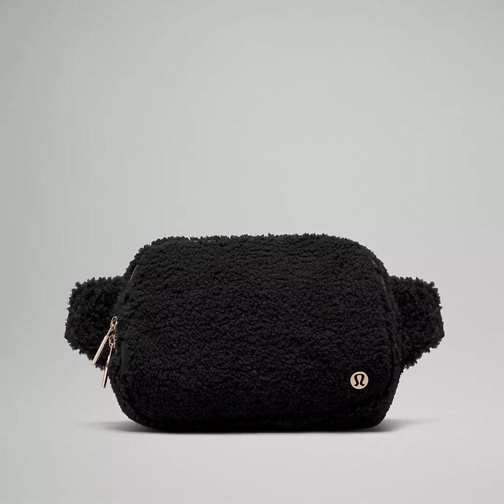 LULULEMON Everywhere Belt Bag Large 2L Fleece,Black/Gold, NWT+FREE shopping Bag